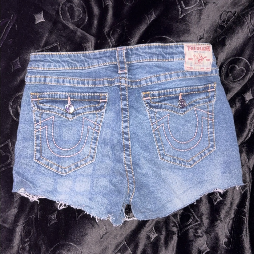 True Religion Women's Light Blue Jeans with Pink stitching 💓🎼